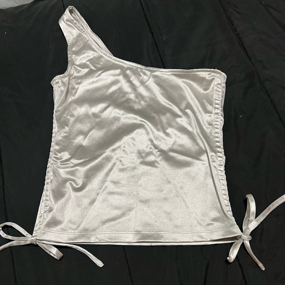 ONE SHOULDER TOP